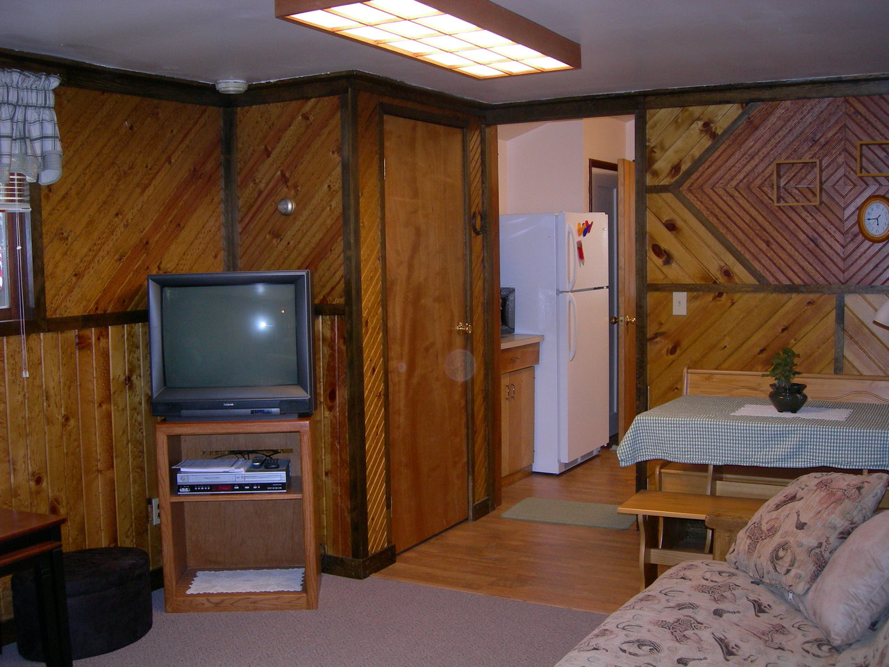 Glacier cabin dining area with TV.
